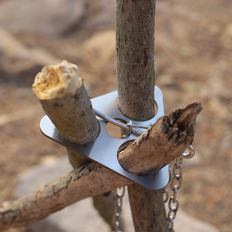 Stalowy trójnóg kempingowy ze  – Camp Utensil Set recenzja i cena